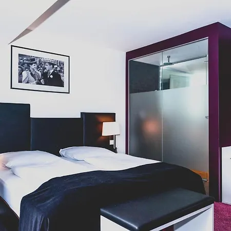 Hotel Bliss